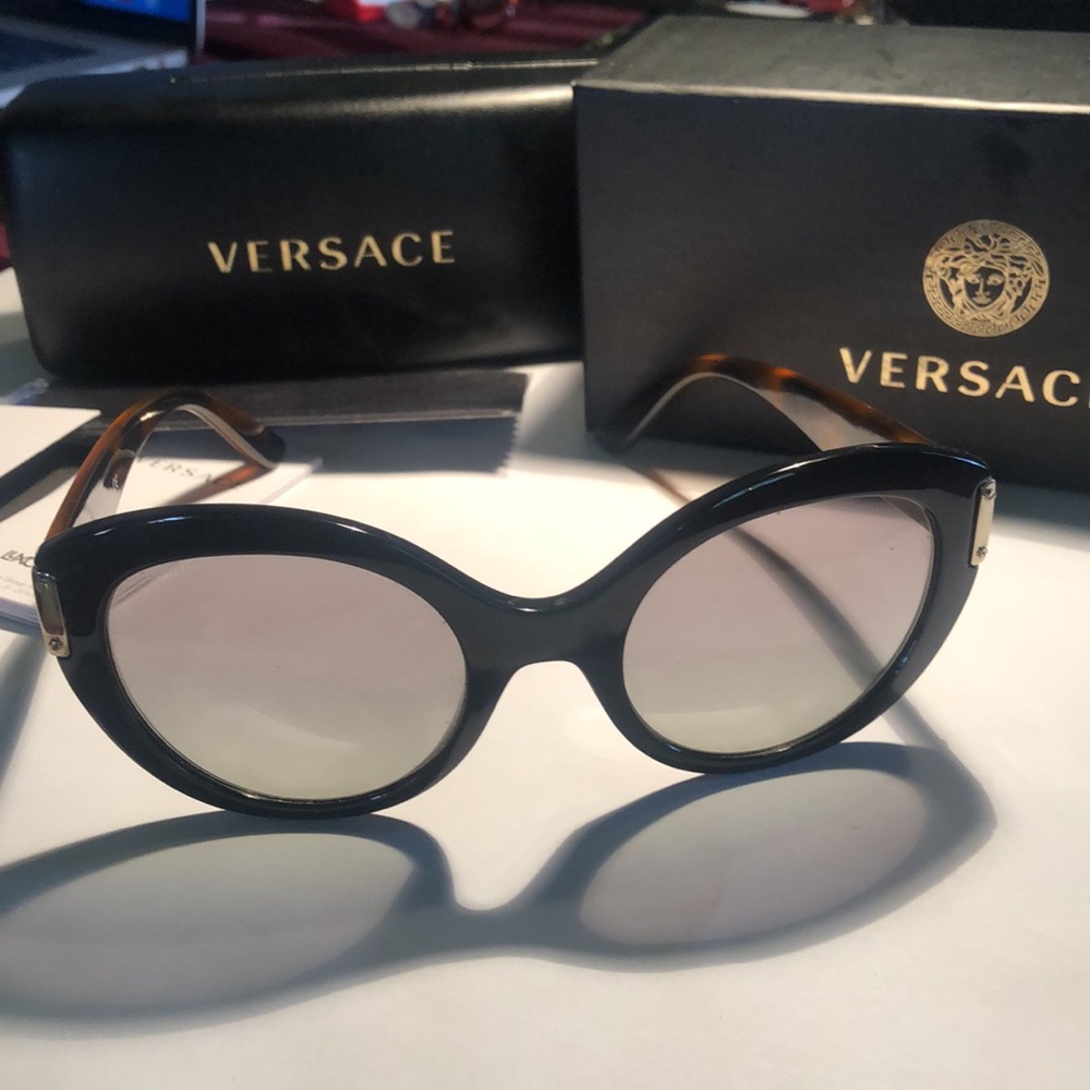 Versace Gianni Couture Jackie O style tortoiseshell sunglasses, hard case, box - Picture 4 of 12